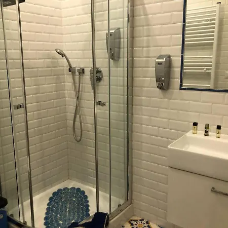 Casa Aversano - Center - 5 Minutes To - For 6 People, Ideally Located In The Heart Of Positano, With Terrace And Seaview, 3 Bathrooms And 3 Bedrooms *