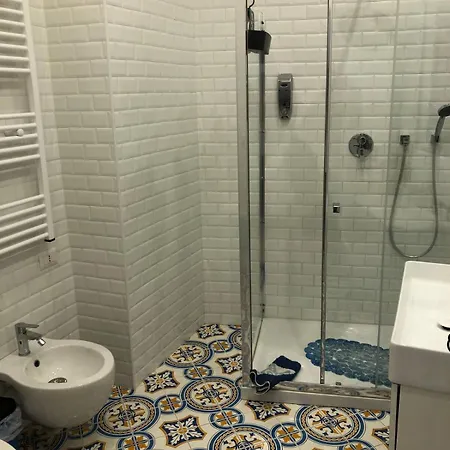 Casa Aversano - Center - 5 Minutes To - For 6 People, Ideally Located In The Heart Of Positano, With Terrace And Seaview, 3 Bathrooms And 3 Bedrooms * Positano