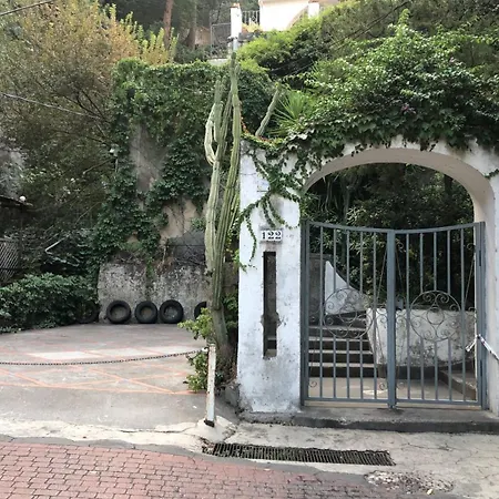 Ferienhaus Casa Aversano - Center - 5 Minutes To - For 6 People, Ideally Located In The Heart Of Positano, With Terrace And Seaview, 3 Bathrooms And 3 Bedrooms *