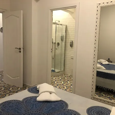 Ferienhaus Casa Aversano - Center - 5 Minutes To - For 6 People, Ideally Located In The Heart Of Positano, With Terrace And Seaview, 3 Bathrooms And 3 Bedrooms *