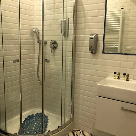 Casa Aversano - Center - 5 Minutes To - For 6 People, Ideally Located In The Heart Of Positano, With Terrace And Seaview, 3 Bathrooms And 3 Bedrooms