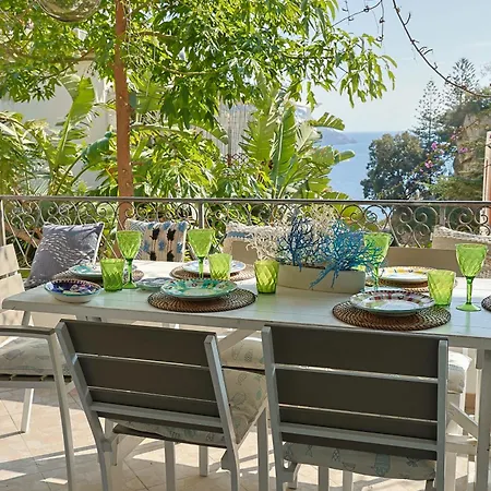 Casa Aversano - Center - 5 Minutes To - For 6 People, Ideally Located In The Heart Of Positano, With Terrace And Seaview, 3 Bathrooms And 3 Bedrooms * Positano