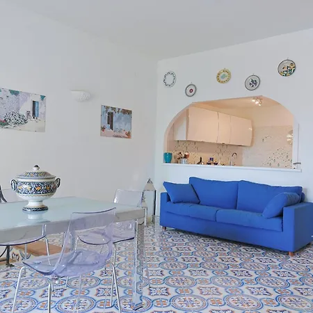 Casa Aversano - Center - 5 Minutes To - For 6 People, Ideally Located In The Heart Of Positano, With Terrace And Seaview, 3 Bathrooms And 3 Bedrooms