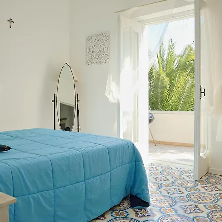 Casa Aversano - Center - 5 Minutes To - For 6 People, Ideally Located In The Heart Of Positano, With Terrace And Seaview, 3 Bathrooms And 3 Bedrooms Ferienhaus