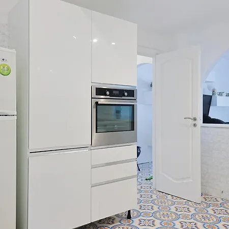Casa Aversano - Center - 5 Minutes To - For 6 People, Ideally Located In The Heart Of Positano, With Terrace And Seaview, 3 Bathrooms And 3 Bedrooms Positano