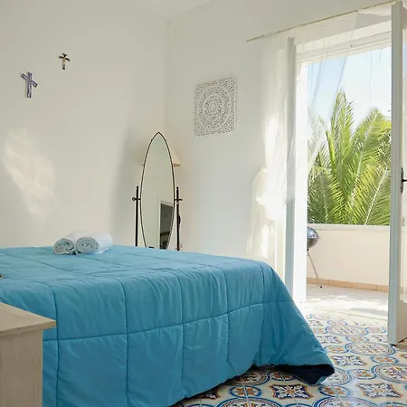 Casa Aversano - Center - 5 Minutes To - For 6 People, Ideally Located In The Heart Of Positano, With Terrace And Seaview, 3 Bathrooms And 3 Bedrooms * Positano