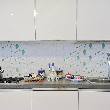 Casa Aversano - Center - 5 Minutes To - For 6 People, Ideally Located In The Heart Of Positano, With Terrace And Seaview, 3 Bathrooms And 3 Bedrooms *