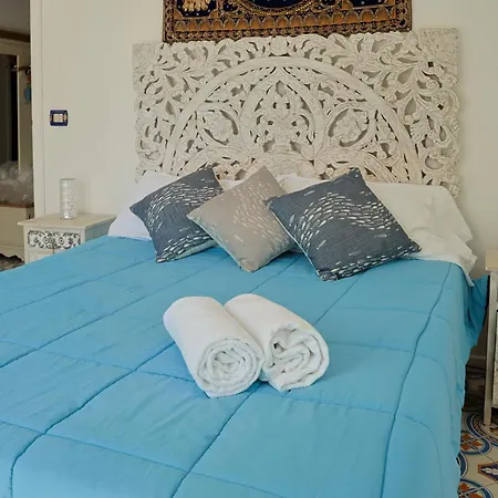 Casa Aversano - Center - 5 Minutes To - For 6 People, Ideally Located In The Heart Of Positano, With Terrace And Seaview, 3 Bathrooms And 3 Bedrooms * Positano