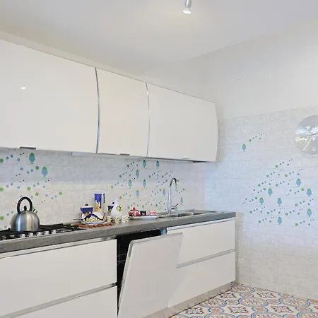 Casa Aversano - Center - 5 Minutes To - For 6 People, Ideally Located In The Heart Of Positano, With Terrace And Seaview, 3 Bathrooms And 3 Bedrooms Ferienhaus