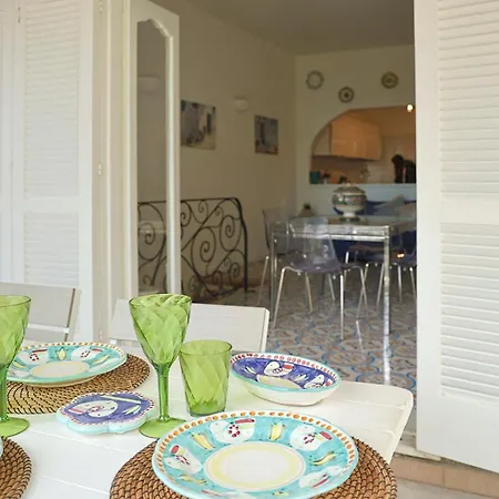 Casa Aversano - Center - 5 Minutes To - For 6 People, Ideally Located In The Heart Of Positano, With Terrace And Seaview, 3 Bathrooms And 3 Bedrooms * Positano