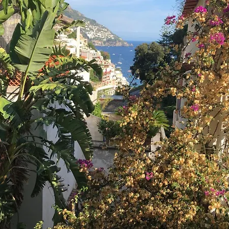 Casa Aversano - Center - 5 Minutes To - For 6 People, Ideally Located In The Heart Of Positano, With Terrace And Seaview, 3 Bathrooms And 3 Bedrooms * Positano
